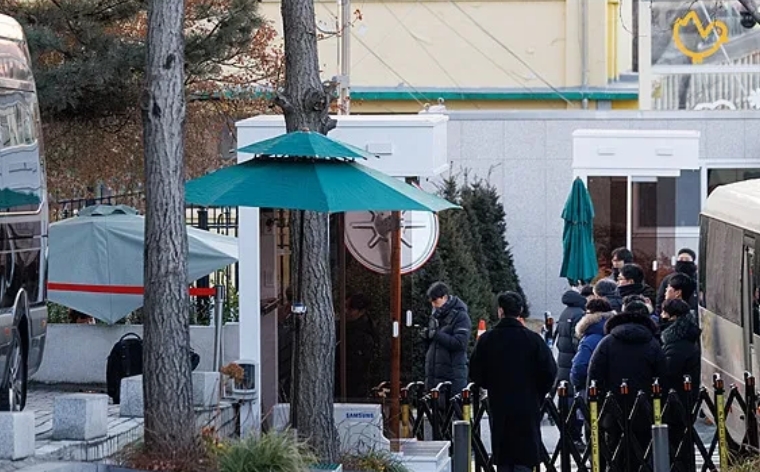 尹锡悦第二次在劫难逃了！韩警方、公调处与总统警卫处三方会晤，讨论第二次执行尹锡悦