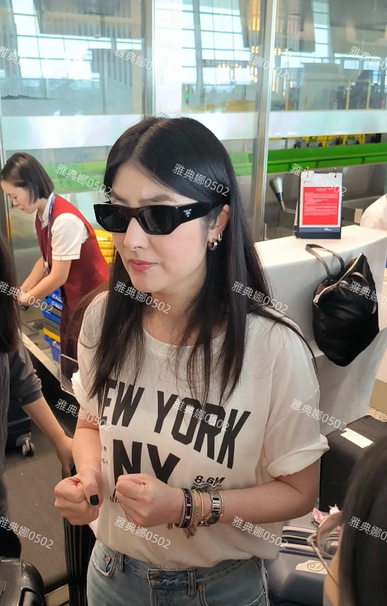 机场遇到陈慧琳，本人好靓女，又高又瘦又白集齐女神三大要素，头发乌黑长发飘飘，高挑