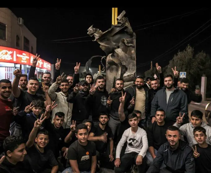 他们的认知，配得上他们受的苦难：年轻的巴勒斯坦人与落在约旦河西岸上空的伊朗弹道导