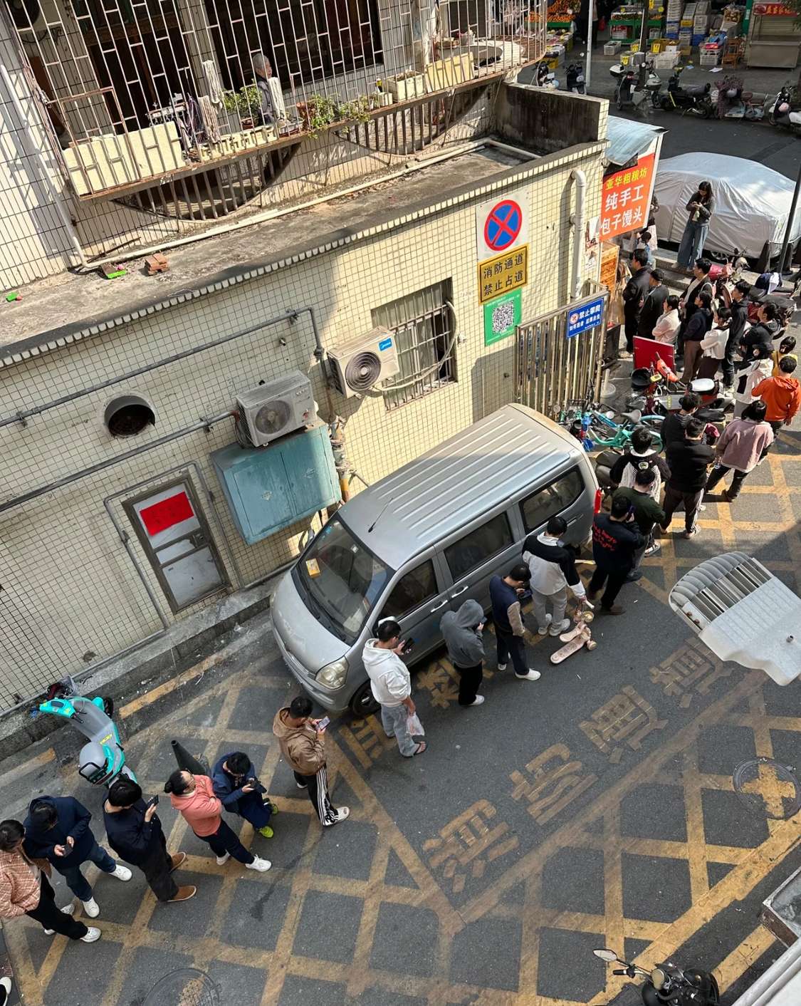 这队伍排得真长