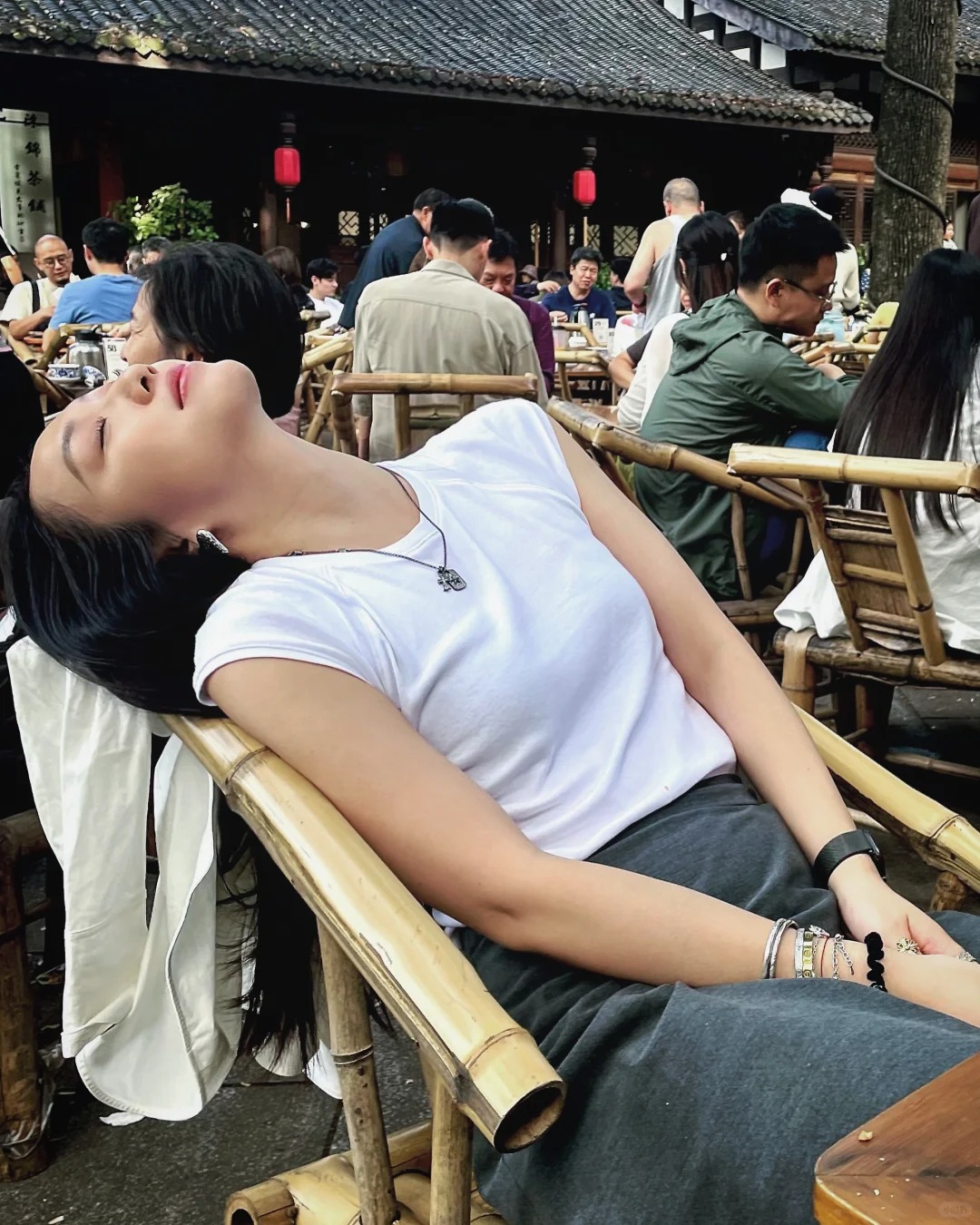成都｜慢生活
巴适·很成都腔调🍵
鸟屎砸中头..可真有趣
送一句
- 余生很长