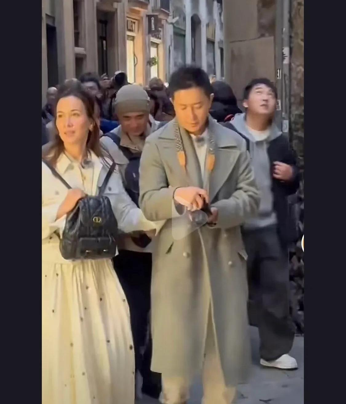 最新一期《妻子的浪漫旅行》巴塞罗那路透直接给观众上了一堂欧洲防盗必修课！
韩庚太