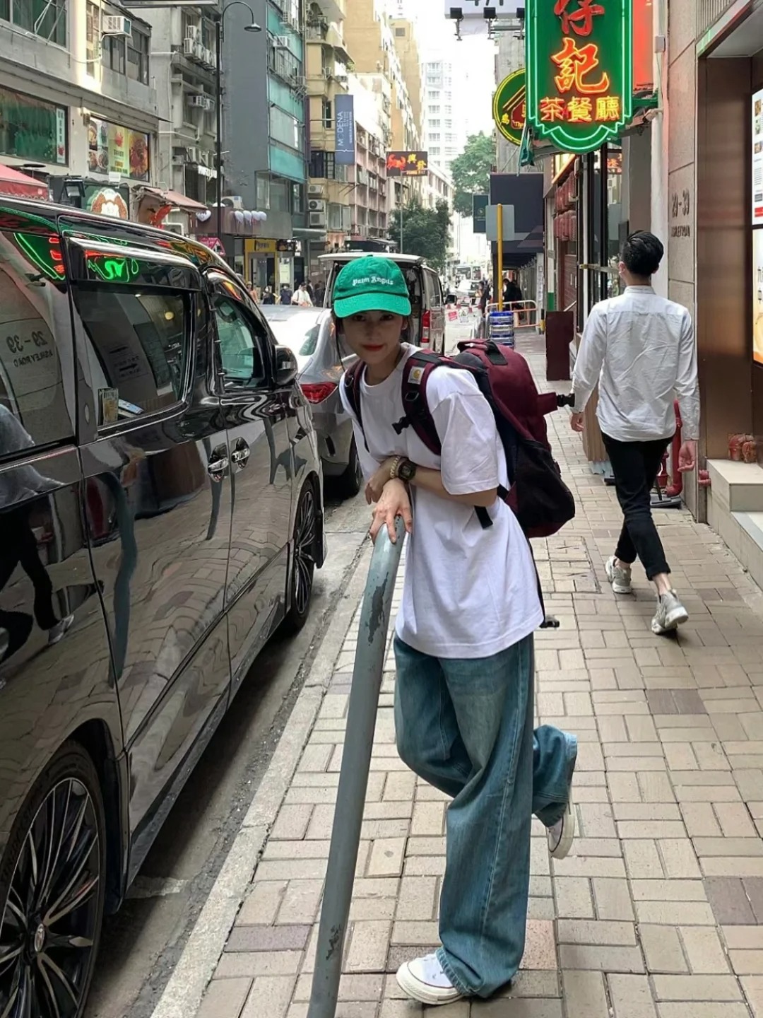 为什么男生提裤子不盖住肚脐？
男朋友：为什么我摸你的肚子从来摸不到你的肚脐眼？
