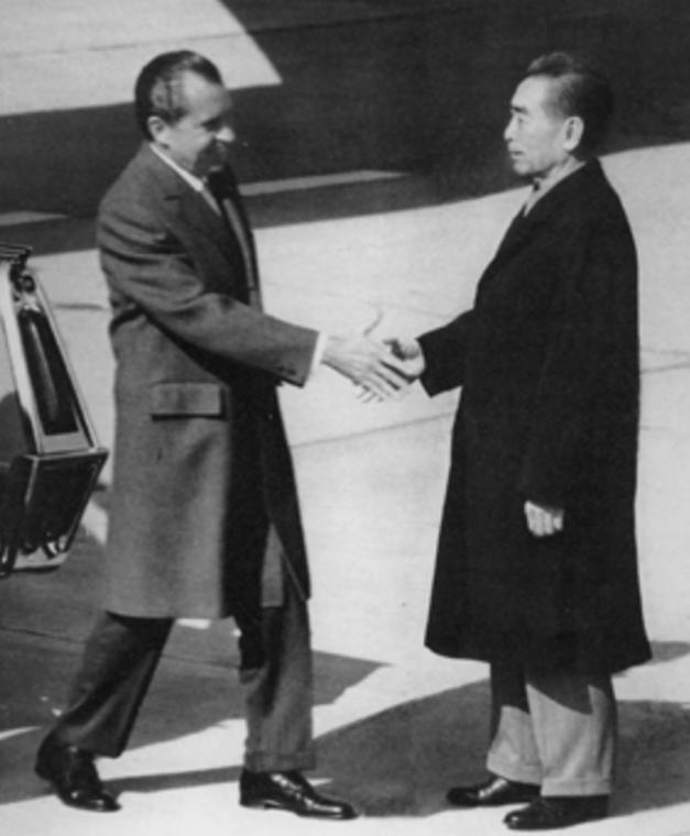 尼克松：美国原子弹可毁灭地球十次，周总理回答了什么让其语塞？尼克松评价周总理是“