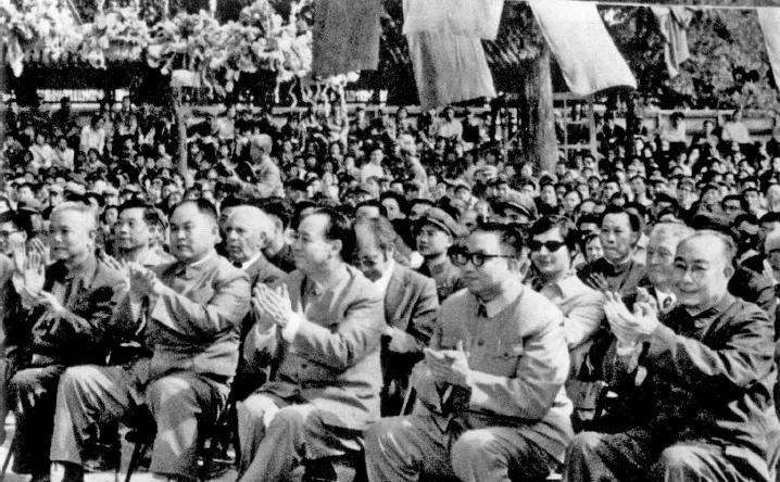 难得一见的照片，1973年5月1日劳动节，李先念、李德生、汪东兴、华国锋、吴德（