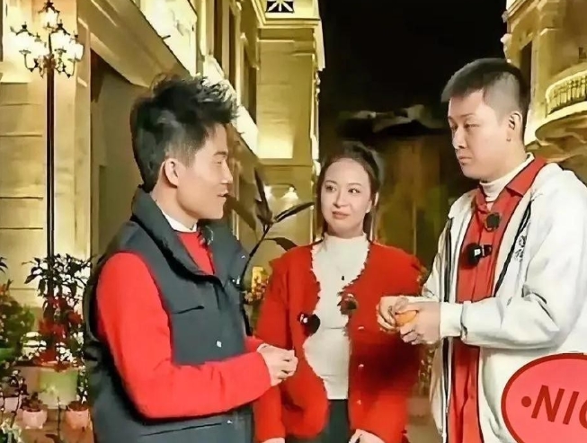 嘿，说起来，咱董宇辉老师那可是魅力无限大呀，就连汕头那位小美女主持，眼睛里都只有