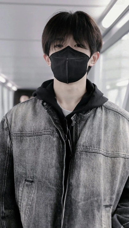 易烊千玺好帅啊