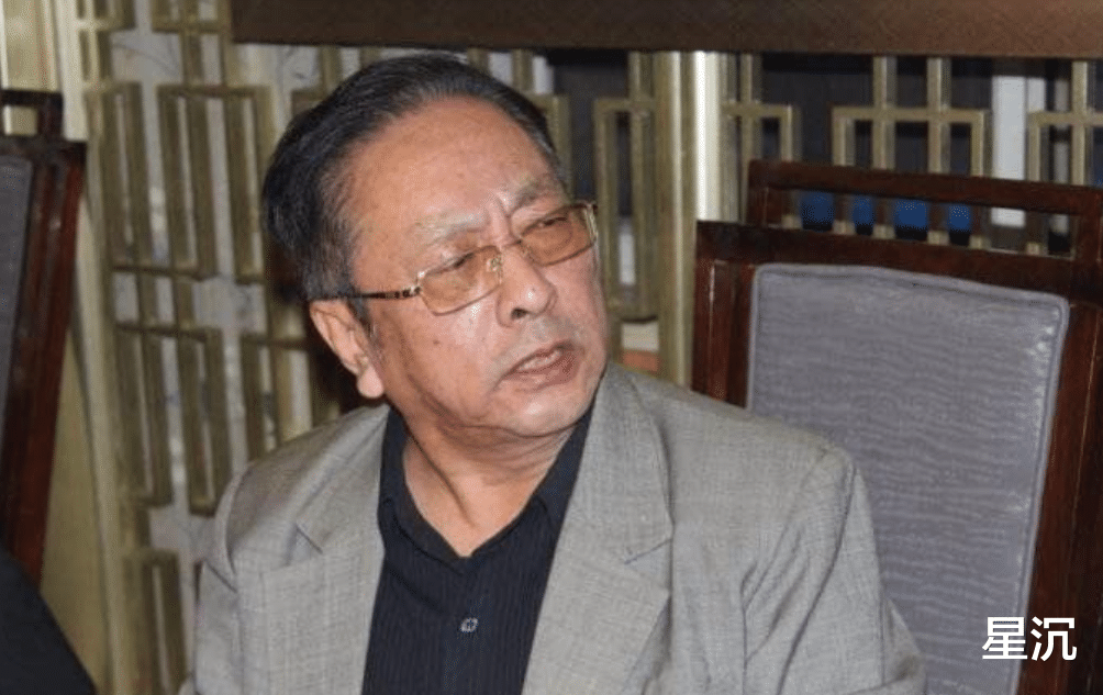 侯耀华：拜师应按照入门前后排序，但我本人是例外，牛群生气没用（侯耀华拜师仪式上师胜杰的发言录像）-第24张图片-九妖电影