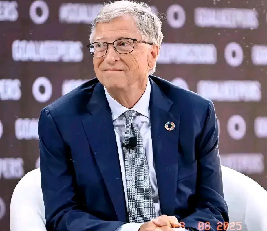 马斯克最近说，比尔盖茨在背后搞些奇怪的事。他说盖茨在研究基因，搞病毒想控制世界。