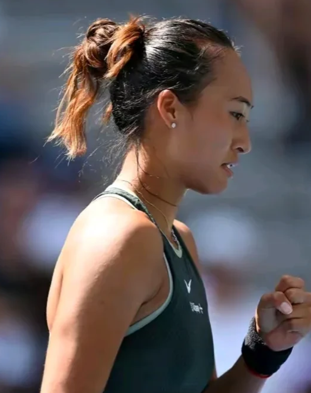 觉醒来，美网传来中国军团⑥个没想到！

①、没想到，郑钦文第第二轮复制首轮比赛模