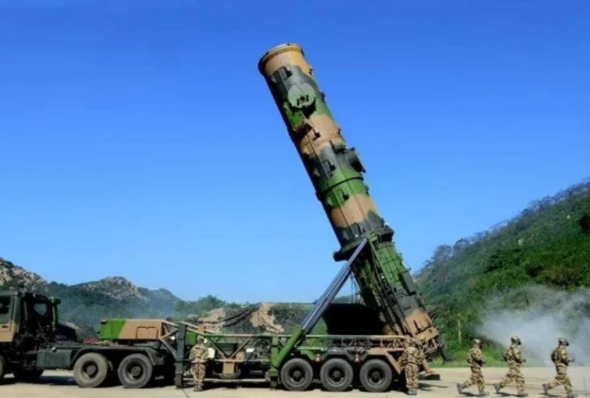 东风-31AG这款导弹采用了无依托发射技术，它不需要提前处理地面环境。

早期的