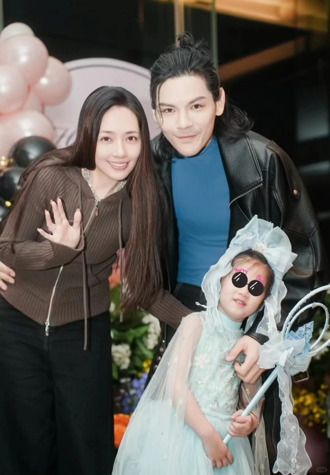 有一说一❗向芷在向家是真受宠啊！！
向太郭碧婷的生日，没想到女儿向芷意外成了全场