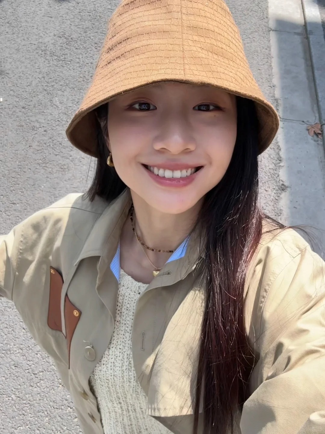 已婚约会日☀️
今早起床看着明媚的阳光我俩默契地决定一起出去约个会
上海一到节假