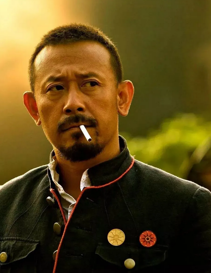主持人，孟广美问，有一件事我特好奇，你做导演，你老婆当制片人，这就好比我在我老公