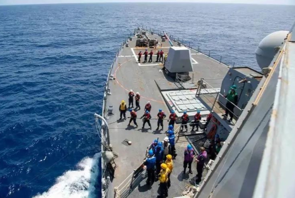 解放军军演刚结束，美加军舰闯台湾海峡，20日，美国又带着加拿大军舰窜航台湾海峡了