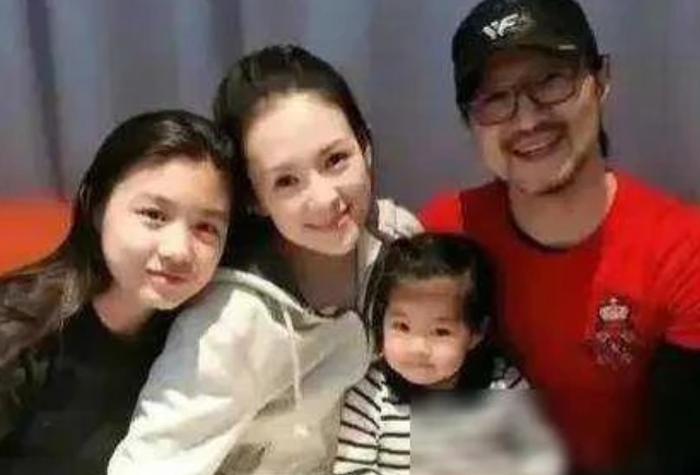 一对离婚的夫妻消停了
另一对又开始打官司了
这次汪峰和章子怡打官司的目的
是想要