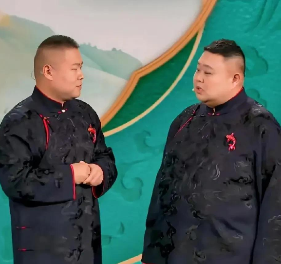不是“托”的托

岳云鹏在春晚上巧妙地通过与观众的互动，将批评转化为笑料，展示了