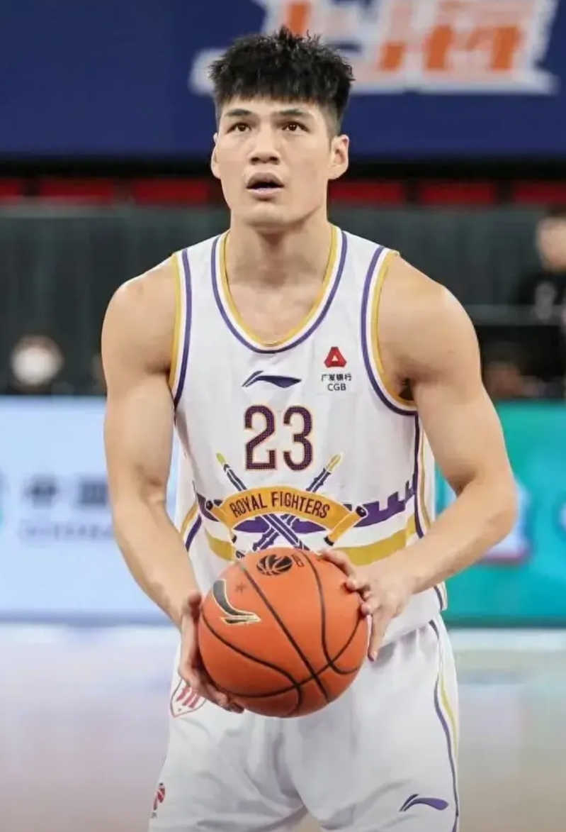 太刺激啦，青岛102-99险胜北控，不得不感慨两点！

1.陈国豪一回到联赛就没