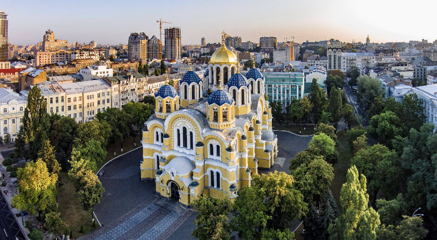 普京回答更多“榛树”消息。在阿斯塔纳参加集安会议，有人问到“榛树”，他称已开始量