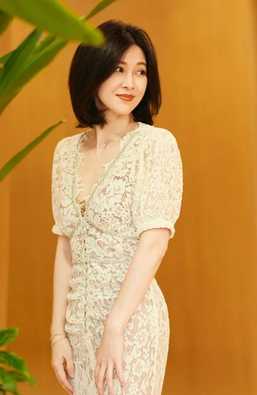 童蕾，嫁给亿万富豪，却负债1.4亿