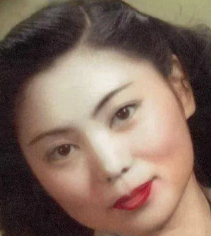1979年，上甘岭坑道唯一女兵刘禄曾赴美访问，一名50多岁的美国男人看到她后，一
