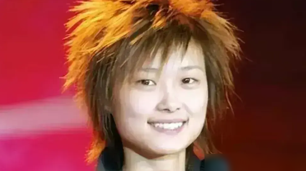 关于李宇春嫁不出去的言论，真是见识了！

1、嫁不出去的李宇春，是因为太中性，还