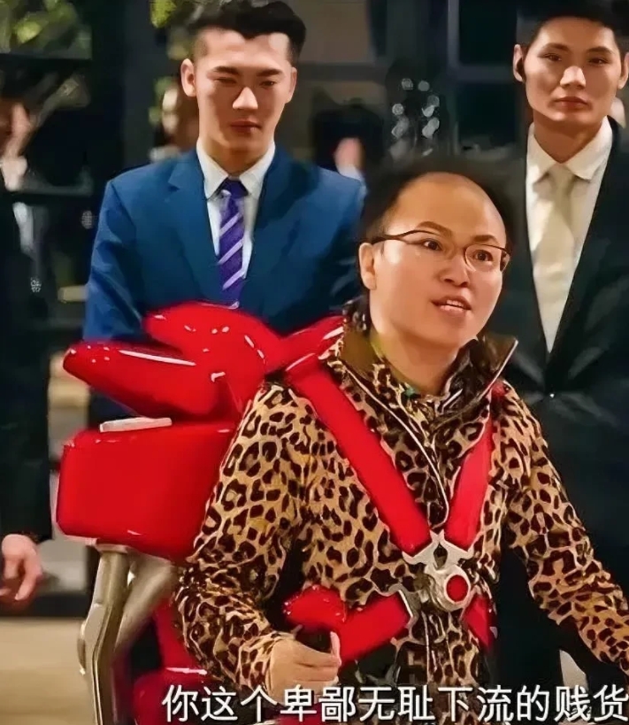 导演郑某峰，等待他的只有这3个结果！

1、踩缝纫机，少则5年内，多了不好说，视
