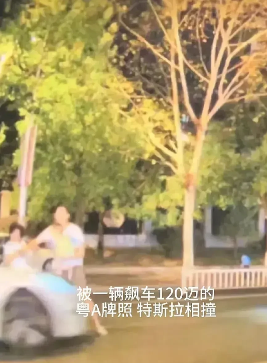 灭门惨案发生在了儿子的一周岁当天。10月2日，江西景德镇昌江大道莱顿风情小区门口
