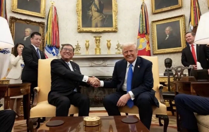 特朗普在接待日本首相石破茂时宣布，将在下周对更多国家宣布对等关税政策，既不多也不