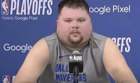 NBA一胖毁所有的球星
1.东契奇，因胖被独行侠抛弃，转投湖人，顶薪难再续。
2