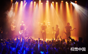 程景川从未带我去过演唱会，却背着我和别的女人在演唱会上拥吻。回头想想，我也不是那么爱看，算了，毁灭吧