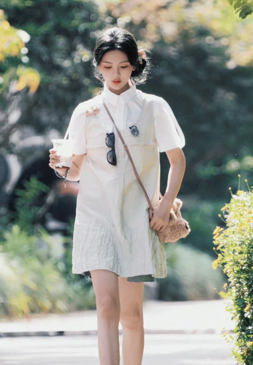 很喜欢杨超越这种日常的打扮，少女心满满
