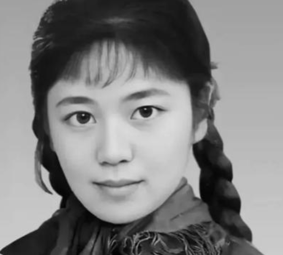 在那个风云变幻的70年代，一段跨越城乡的爱情故事悄然上演。于文娟，一个怀揣梦想的