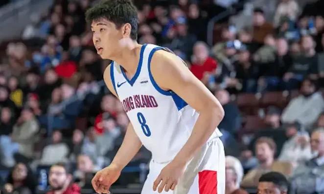 你敢信吗？CBA和NBA的差距不大！

崔永熙，CBA顶尖小前锋，只能在NBA篮