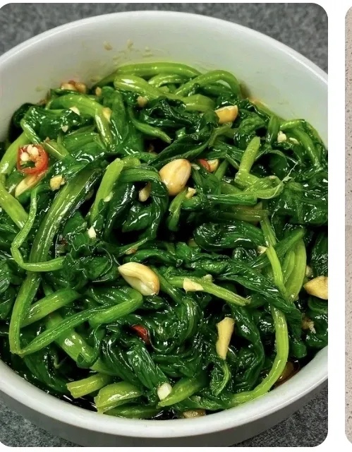 你发现了吗？
菠菜，只要一焯水，
不仅除去了草酸，
而且还保留了原汁原味，
就这