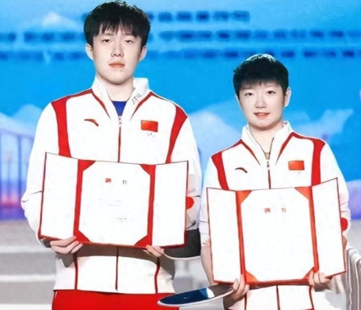 事大了，大头发微博 莎莎被辱骂7000条！央妈都看不起去！

国乒选手王楚钦与孙