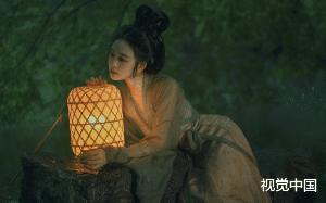 我是青楼里平平无奇的一个娼妓。但只要是我所到之处，就会倒下一片进京赶考的秀才。