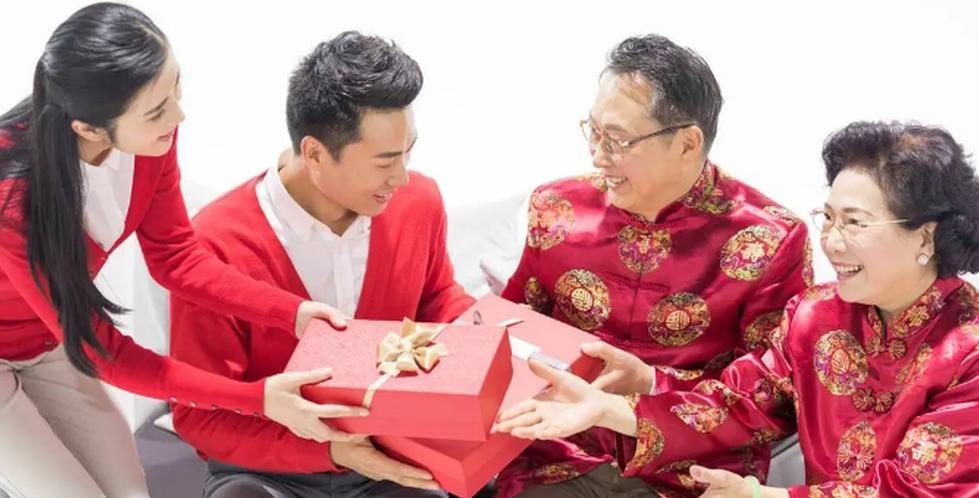 过年要送给长辈什么，才算是“有效送礼”？

这么说吧，只需要记住：“送礼千万条，