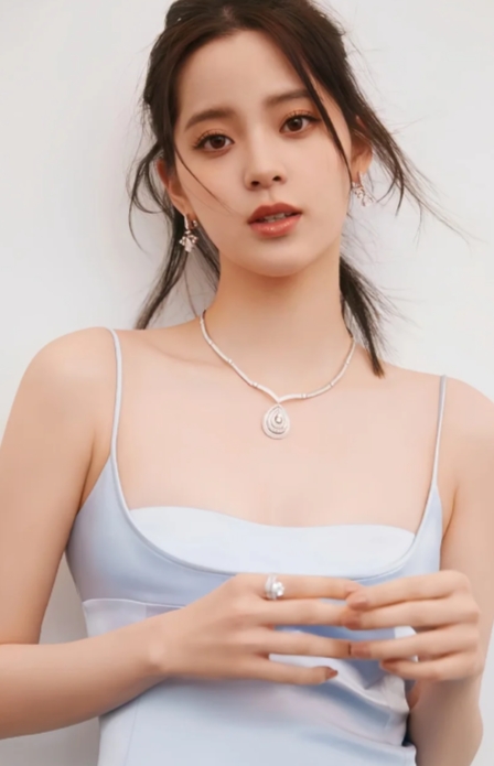 欧阳娜娜容貌娇美