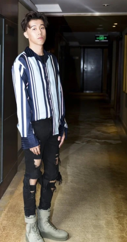 周游挑战角色多样性，戛纳之行见证演技突破