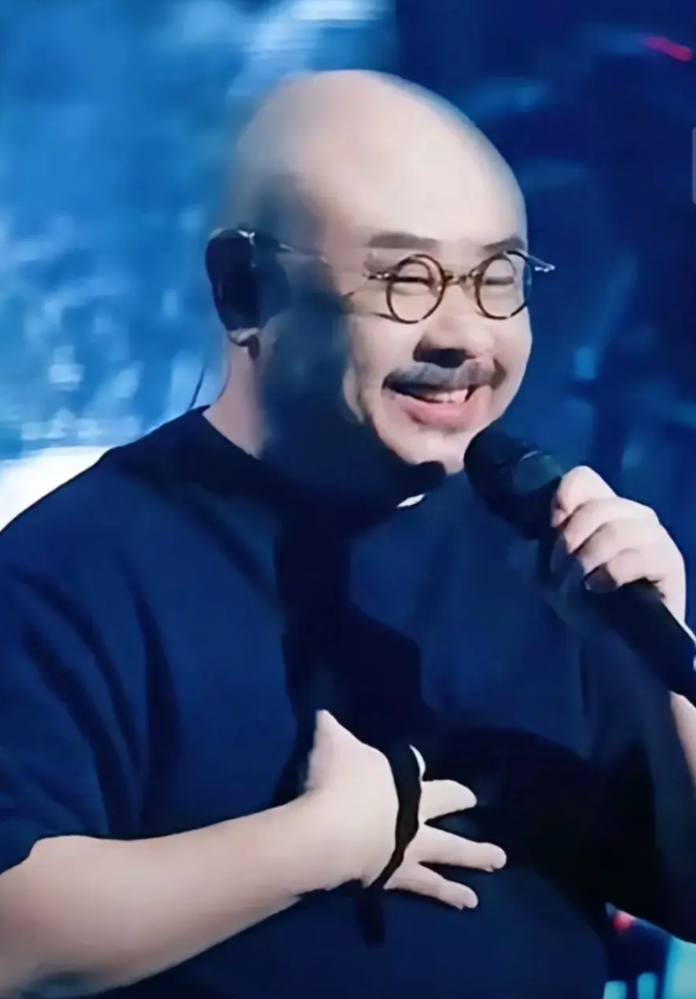 刀郎为什么不能上春晚？是不够火吗？你看看这两天的热度；是太的穿着土里土气的吗？还