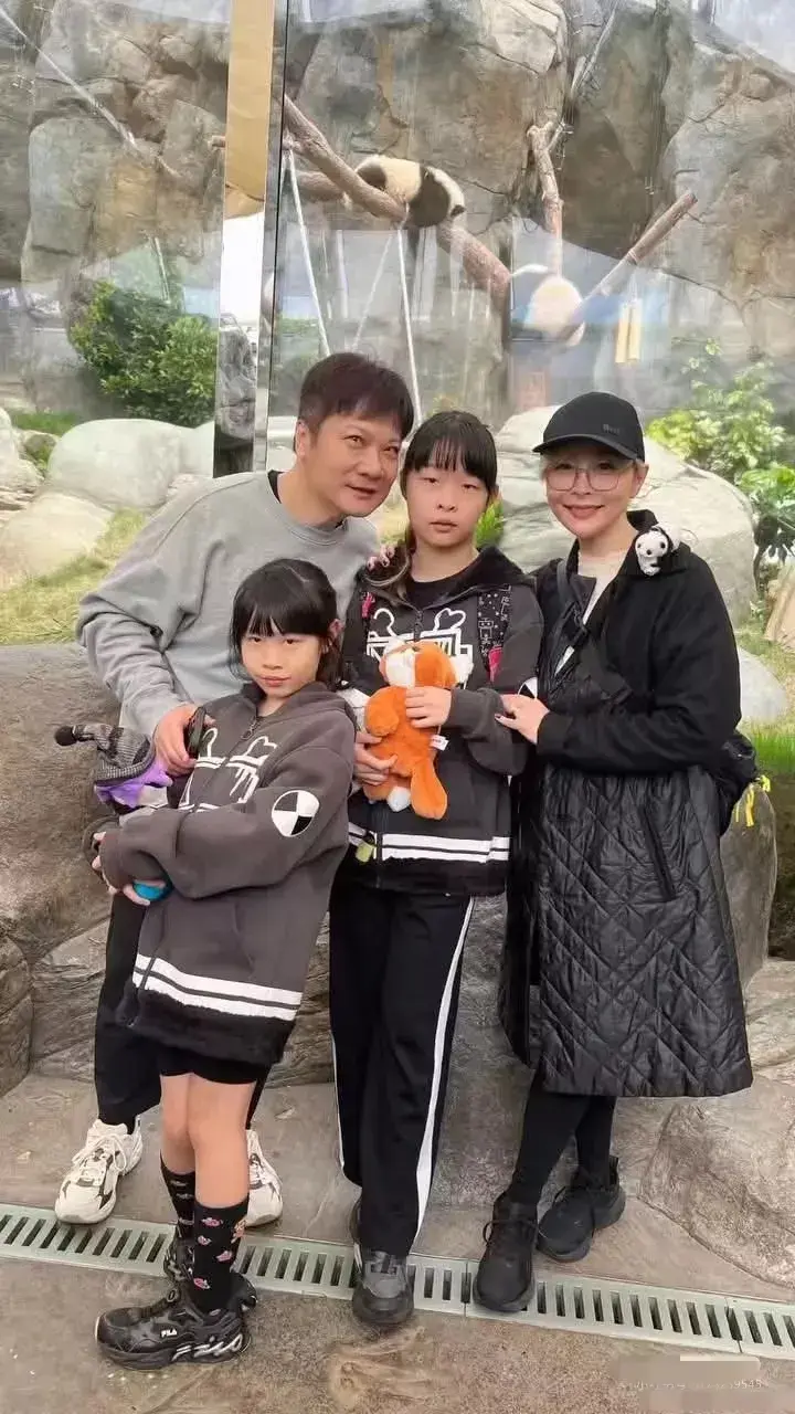 汤盈盈是选美出身的， 女儿怎么这样？