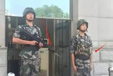哨兵站岗很危险没事别逗

                           