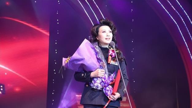 权色交易、陪睡上位，她压根不沾边，简直是娱圈的一股“清流”