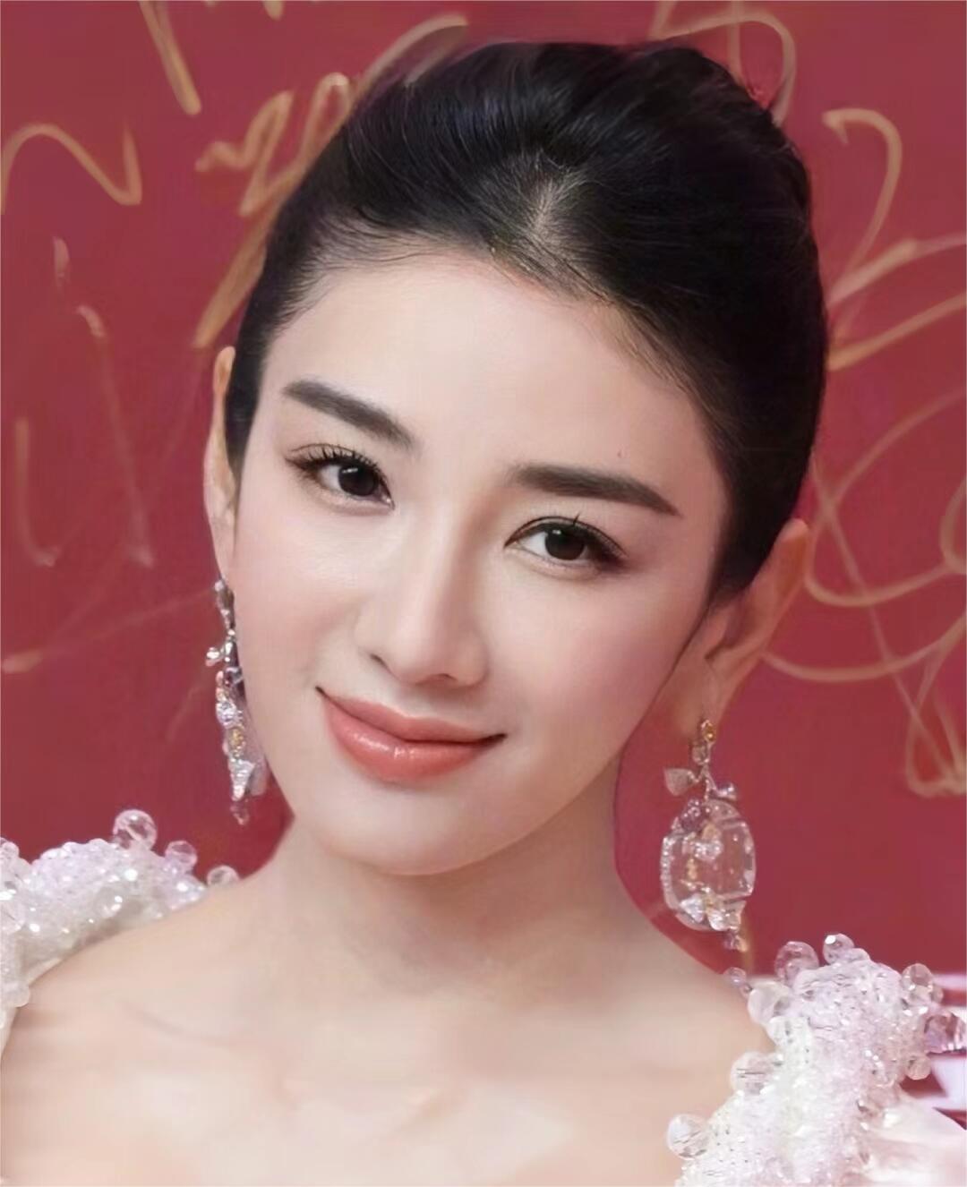 黄奕娱乐圈的坚守