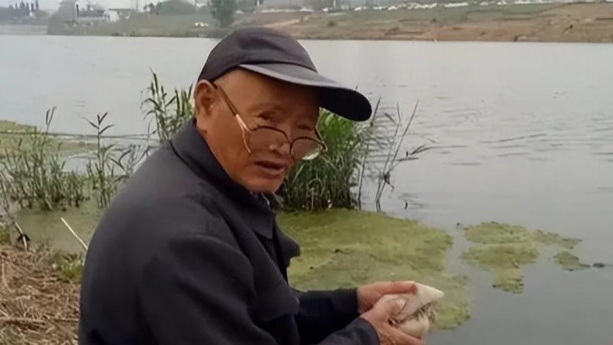 四川85岁老大爷，钓鱼70多年，他的5个钓鱼方式，你能做到吗？