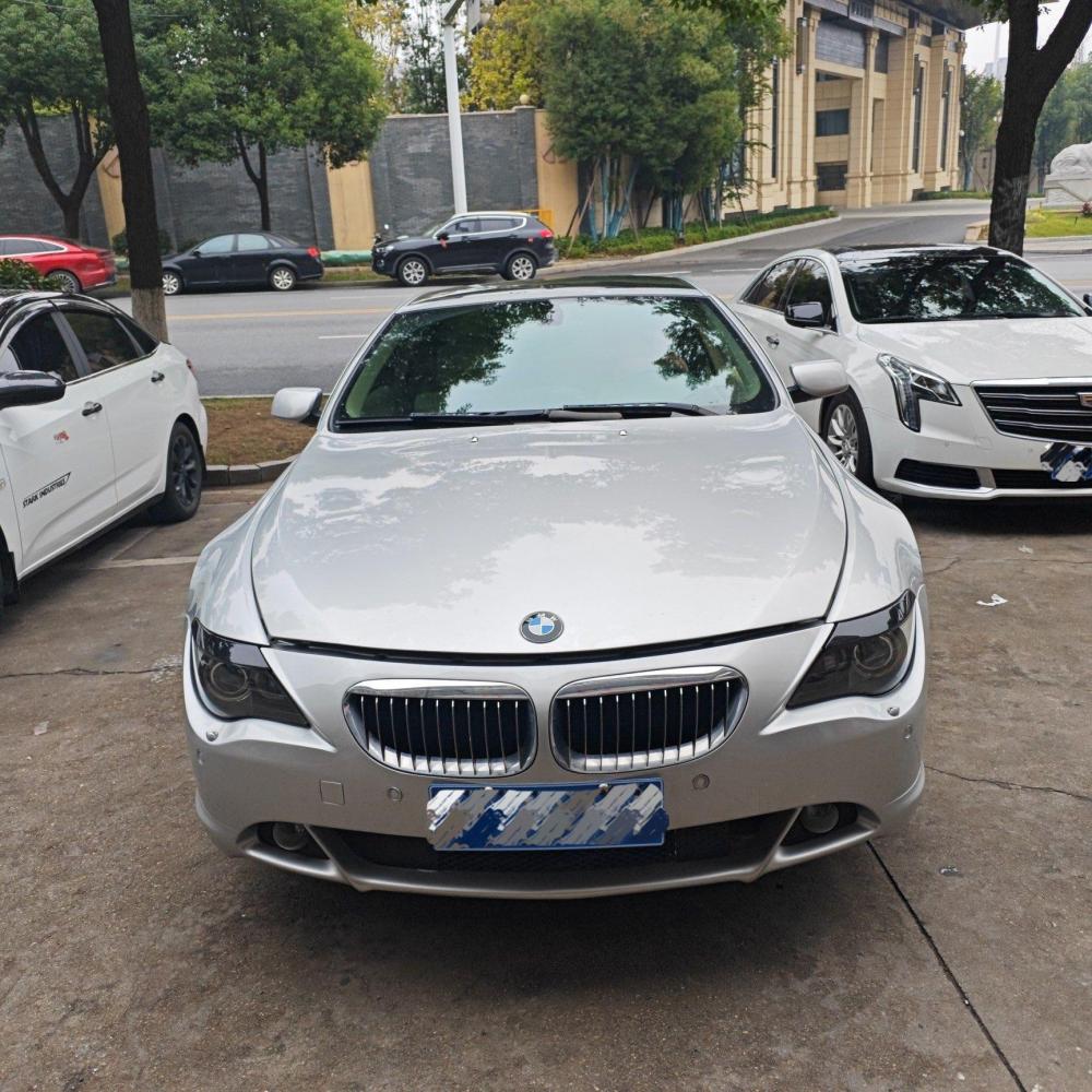宝马车的尾标数字越大，车型越高级，比如说上一代7系的760Li，搭载V12发动机