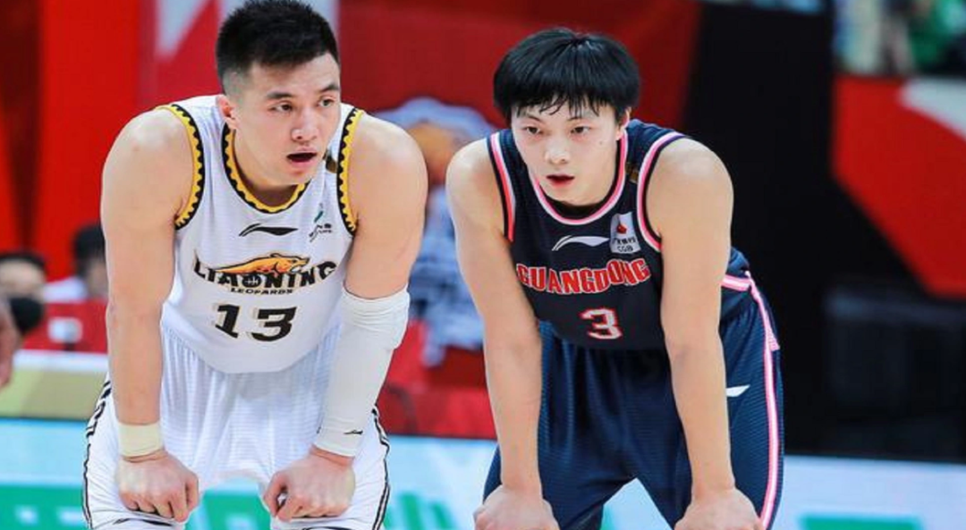 中国篮球协会正式宣布：

1. 所有球员需要在8月31日之前完成签约。
2. 签