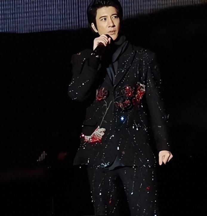 王力宏官宣巡回演唱会：一度以为自己再也没法回到你们面前了。
 
他这个事真是杀敌