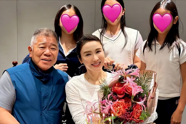 15年前,为报恩嫁给隐疾富豪的她,脸垮成这样,如今后悔了吗?(女孩为了报恩竟然嫁给瘫痪)-第20张图片-九妖电影 15年前,为报恩嫁给隐疾富豪的她,脸垮成这样,如今后悔了吗?(女孩为了报恩竟然嫁给瘫痪)-第20张图片-九妖电影